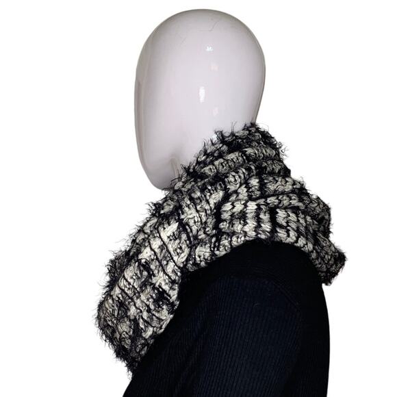 BCBGeneration Infinity Scarf Knit Black and White One Size - Picture 5 of 10